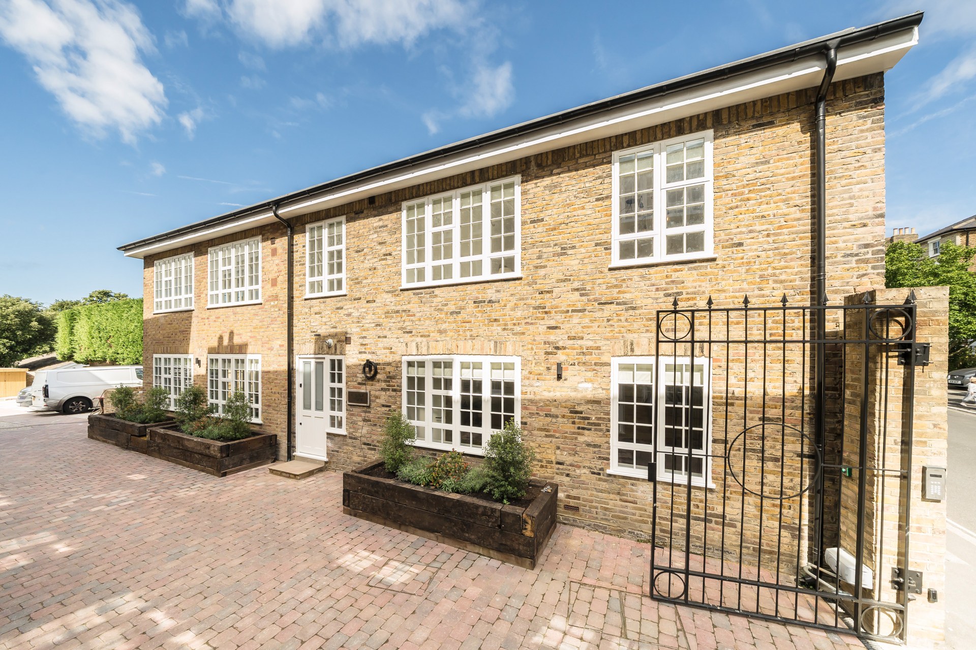 Thornton Lodge exterior and gates