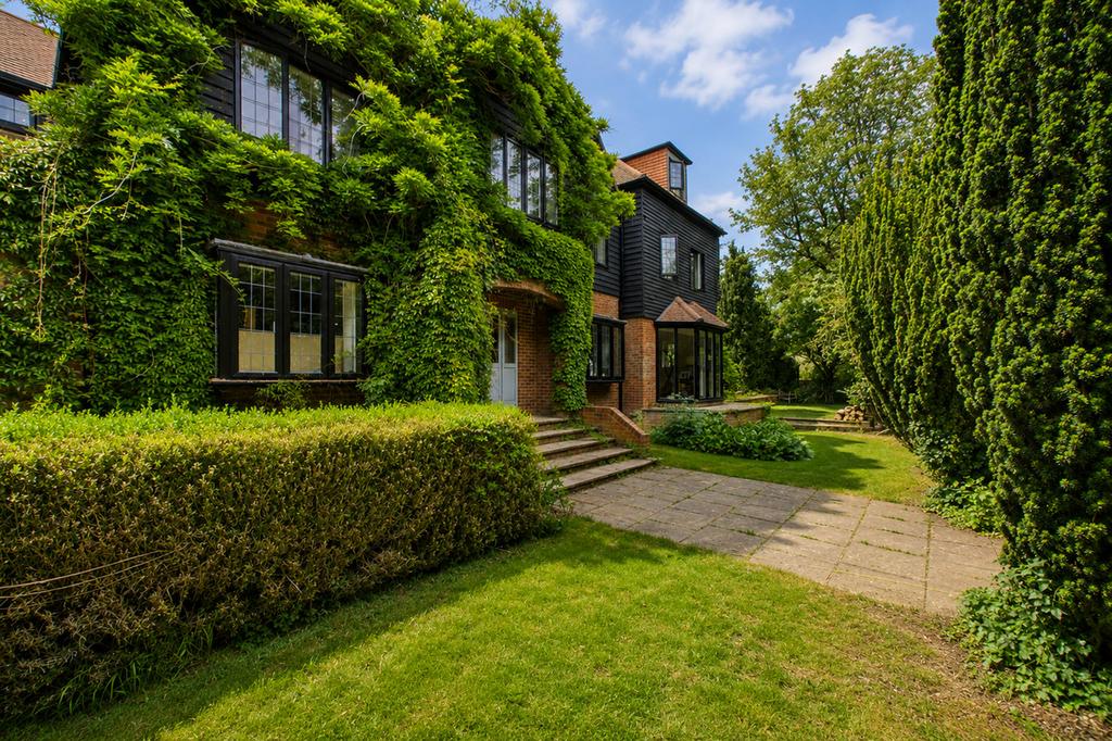 Pouchen End Farmhouse gallery image 17