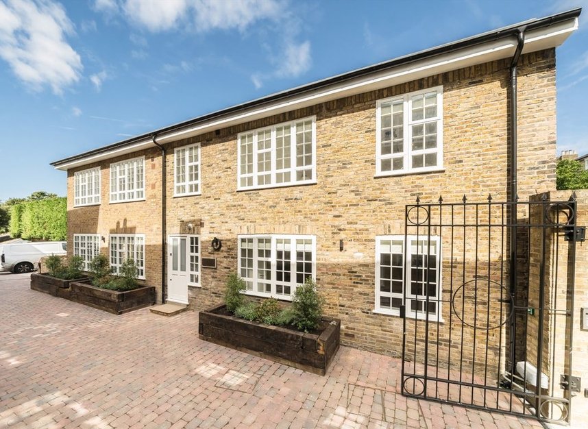 Thornton Lodge agent listing photograph